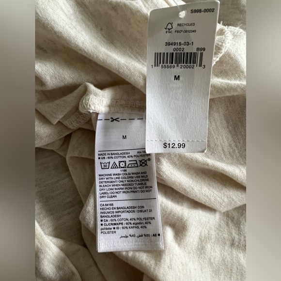 OLD NAVY Ivory Vneck Tshirt NWT - Picture 5 of 5